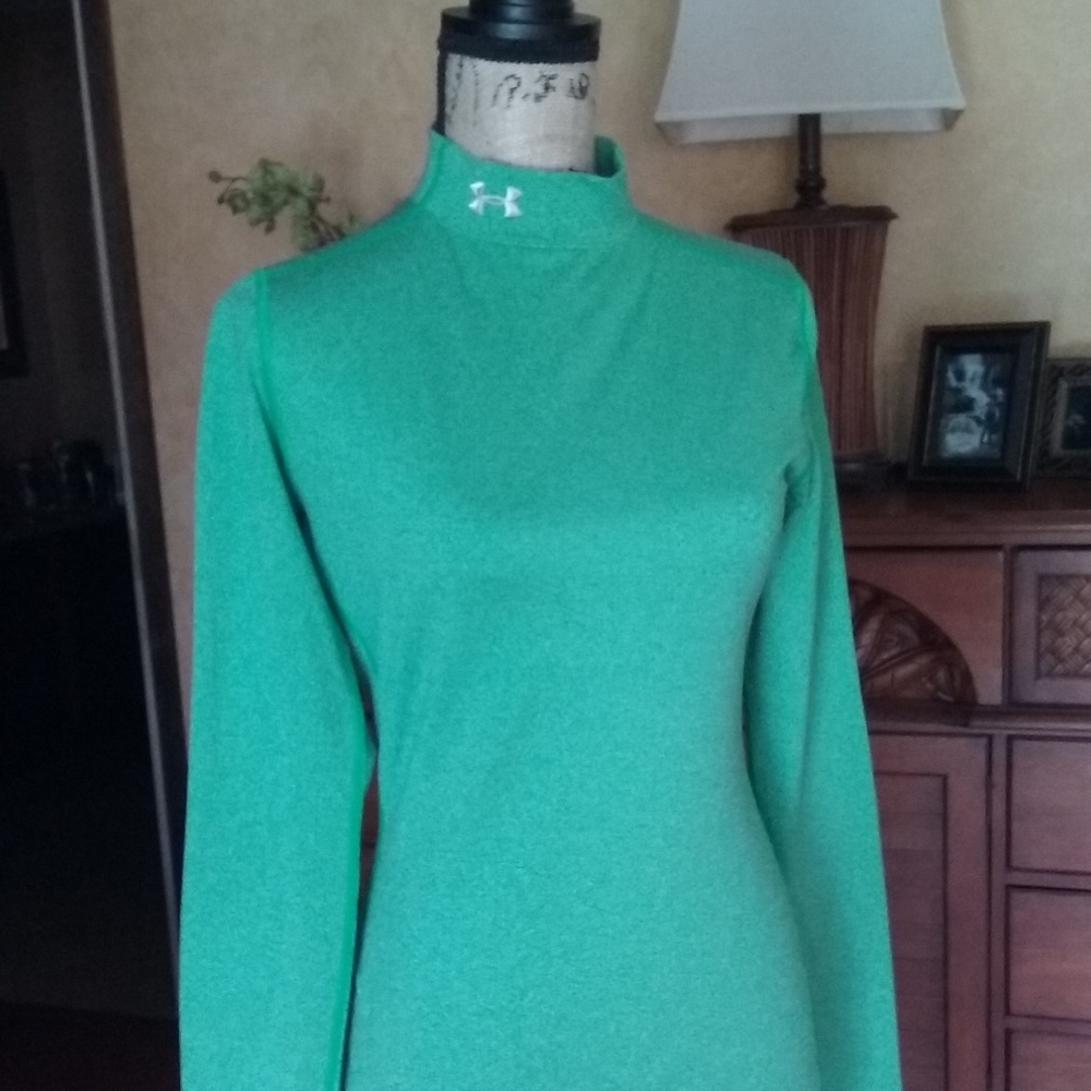 UNDER ARMOUR Cold Gear Mock Neck Athletic Top in M